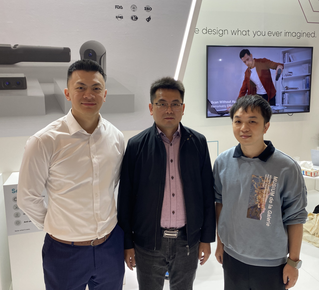 Co-Founder & CEO Ding Yong (middle); Head of R&D Department Luo Wei (right); Global Marketing Director Yuwen Tianshi (left). Photo by 3D Printing Industry